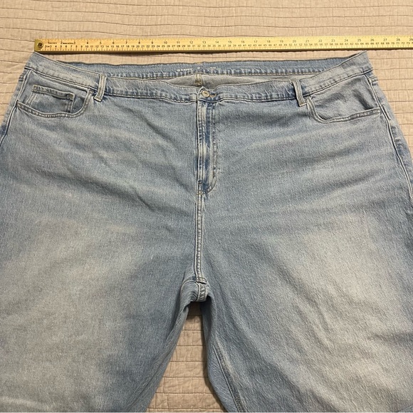 OLD NAVY Women's Wow Boyfriend Mid Rise Jeans Light Wash Blue Denim Size 30 - Picture 6 of 11